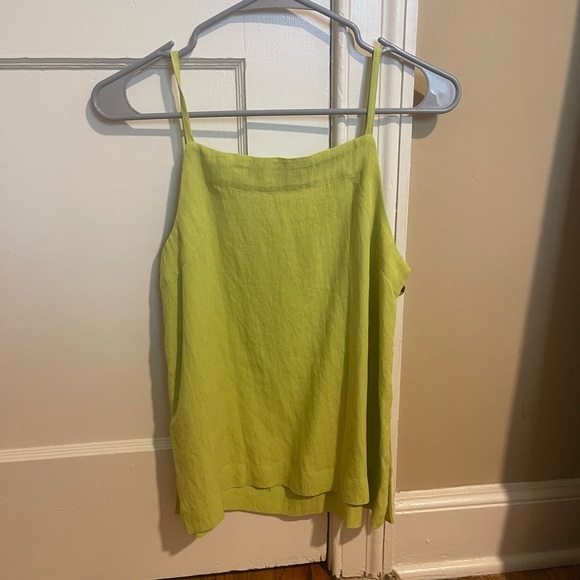 Green tank with button detailing - Picture 4 of 7